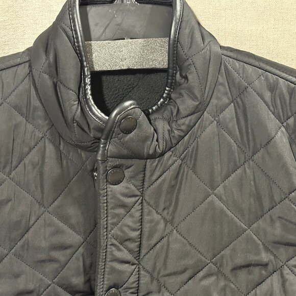 Barbour Quilted Jacket - blends outdoor functionality with a refined look. - Picture 5 of 10